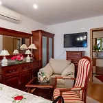 Apartment Viva La Vita - Two-Bedroom Apartment With Shared Pool