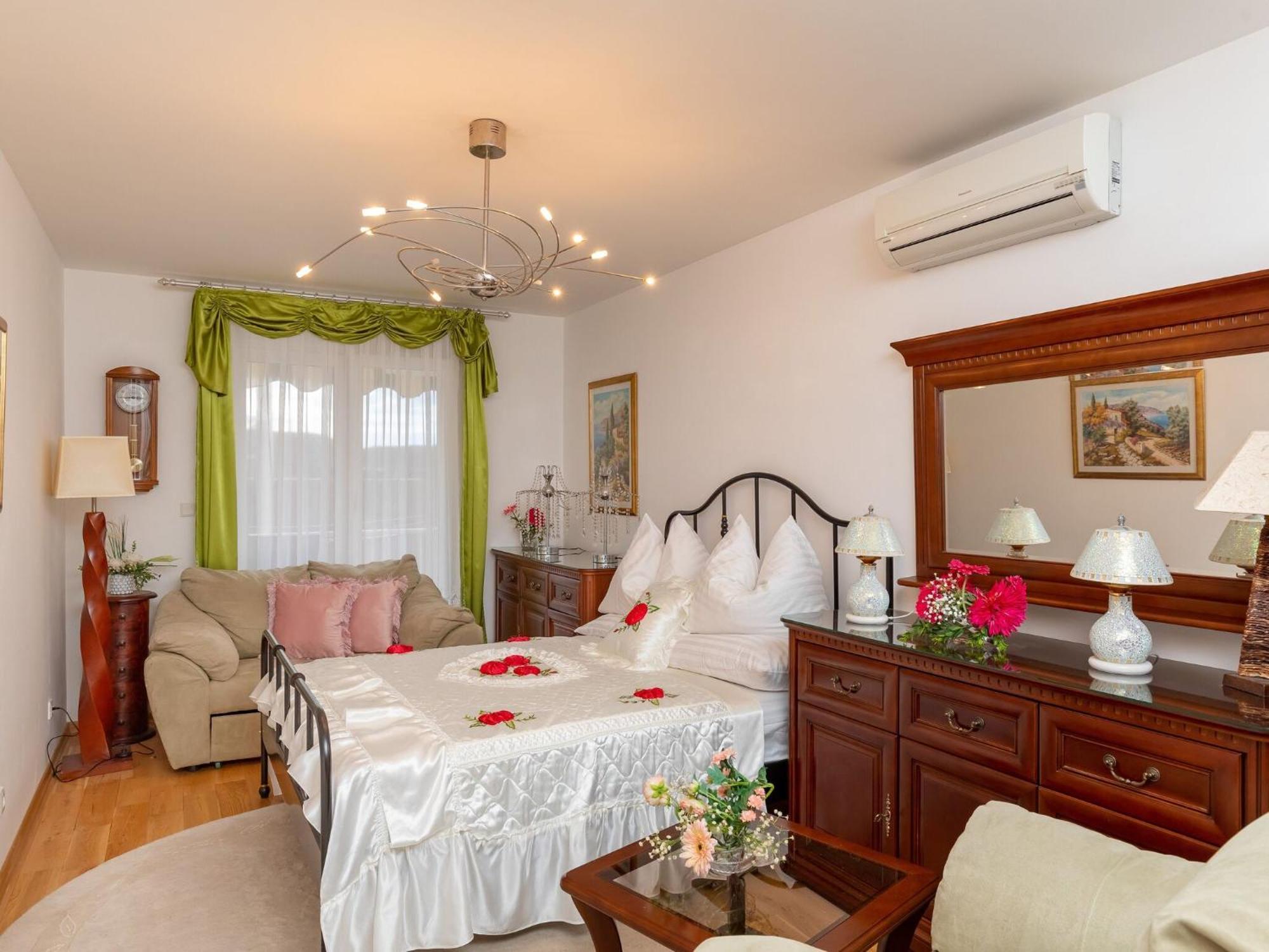 Viva La - Two-bedroom With Shared Pool Apartment Cavtat