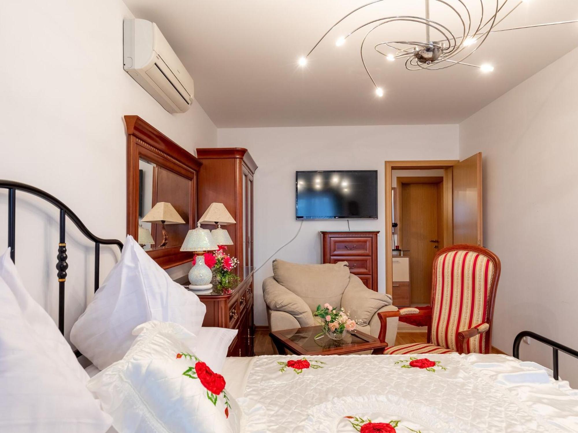 Apartment Viva La - Two-bedroom With Shared Pool