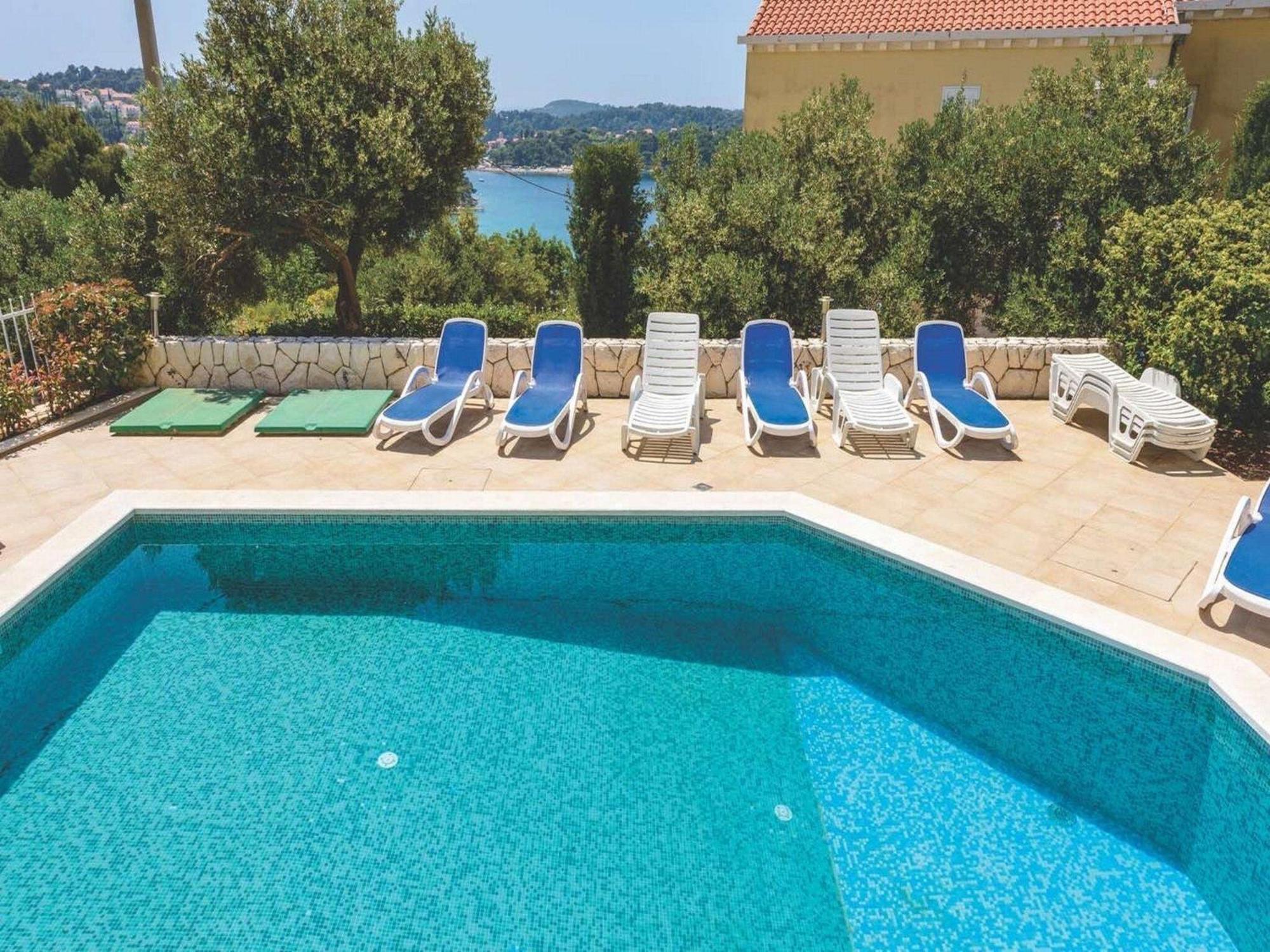 Viva La - Two-bedroom With Shared Pool