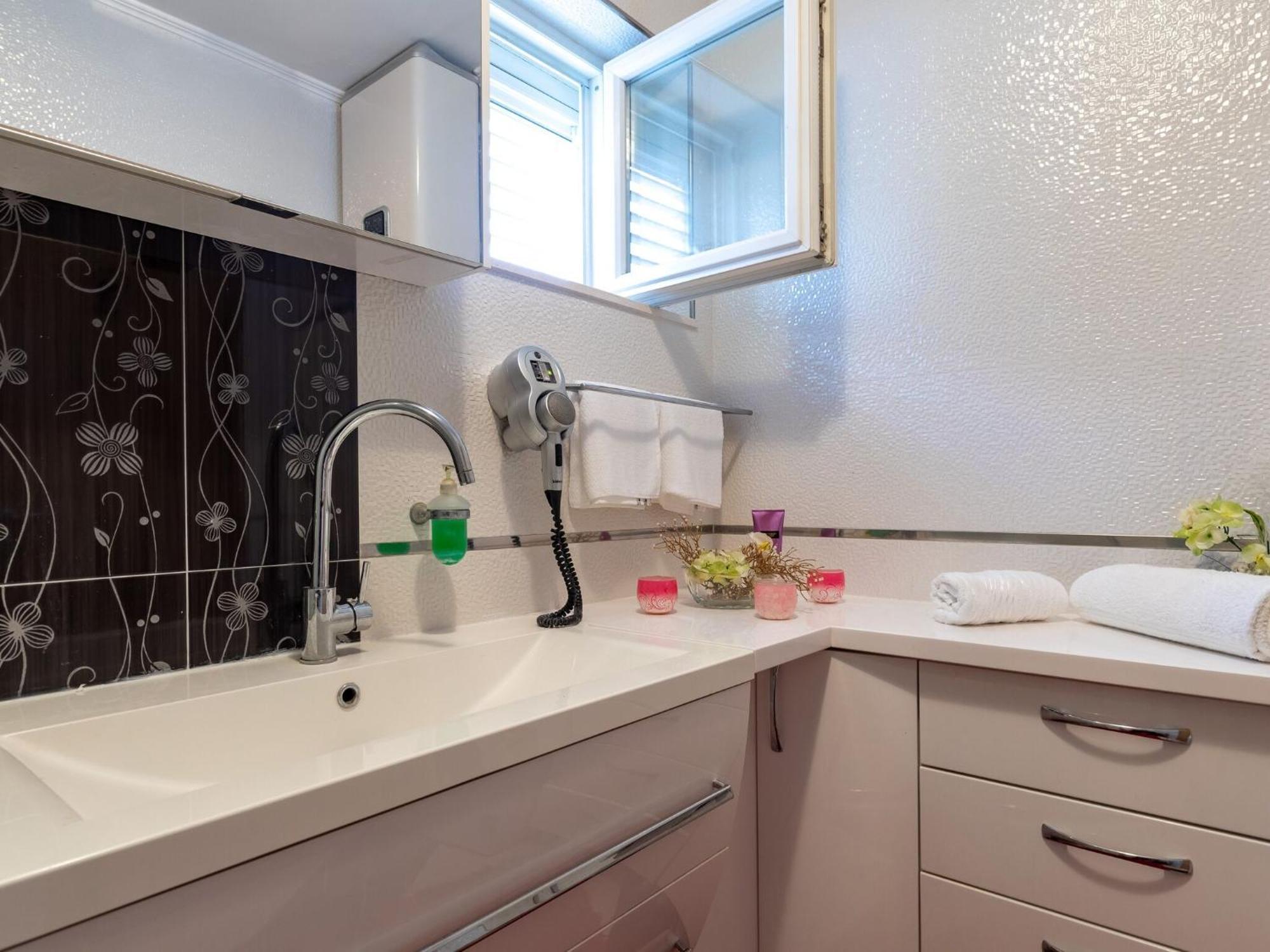 Apartment Viva La - Two-bedroom With Shared Pool *