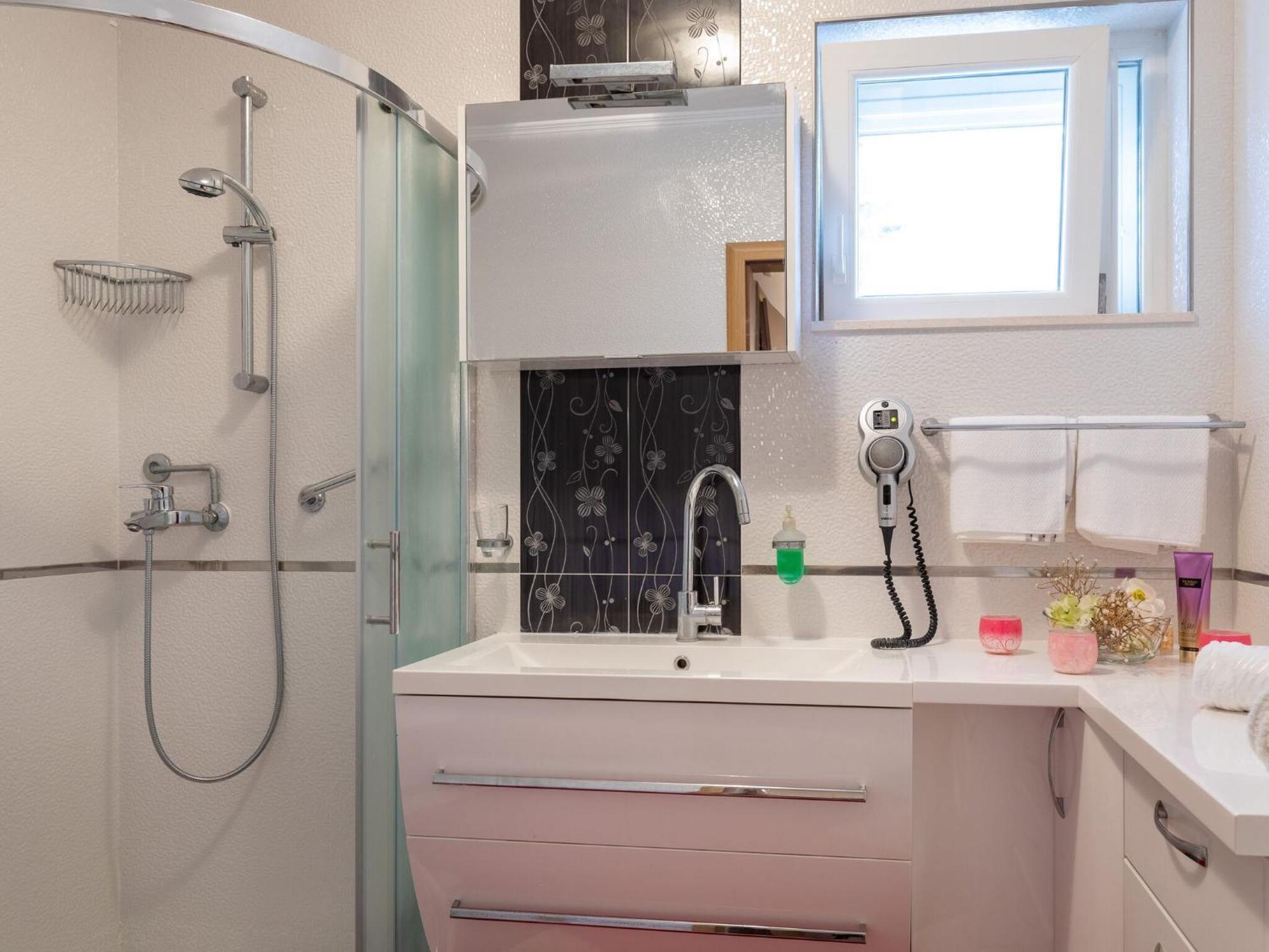 Viva La - Two-bedroom With Shared Pool Apartment Cavtat