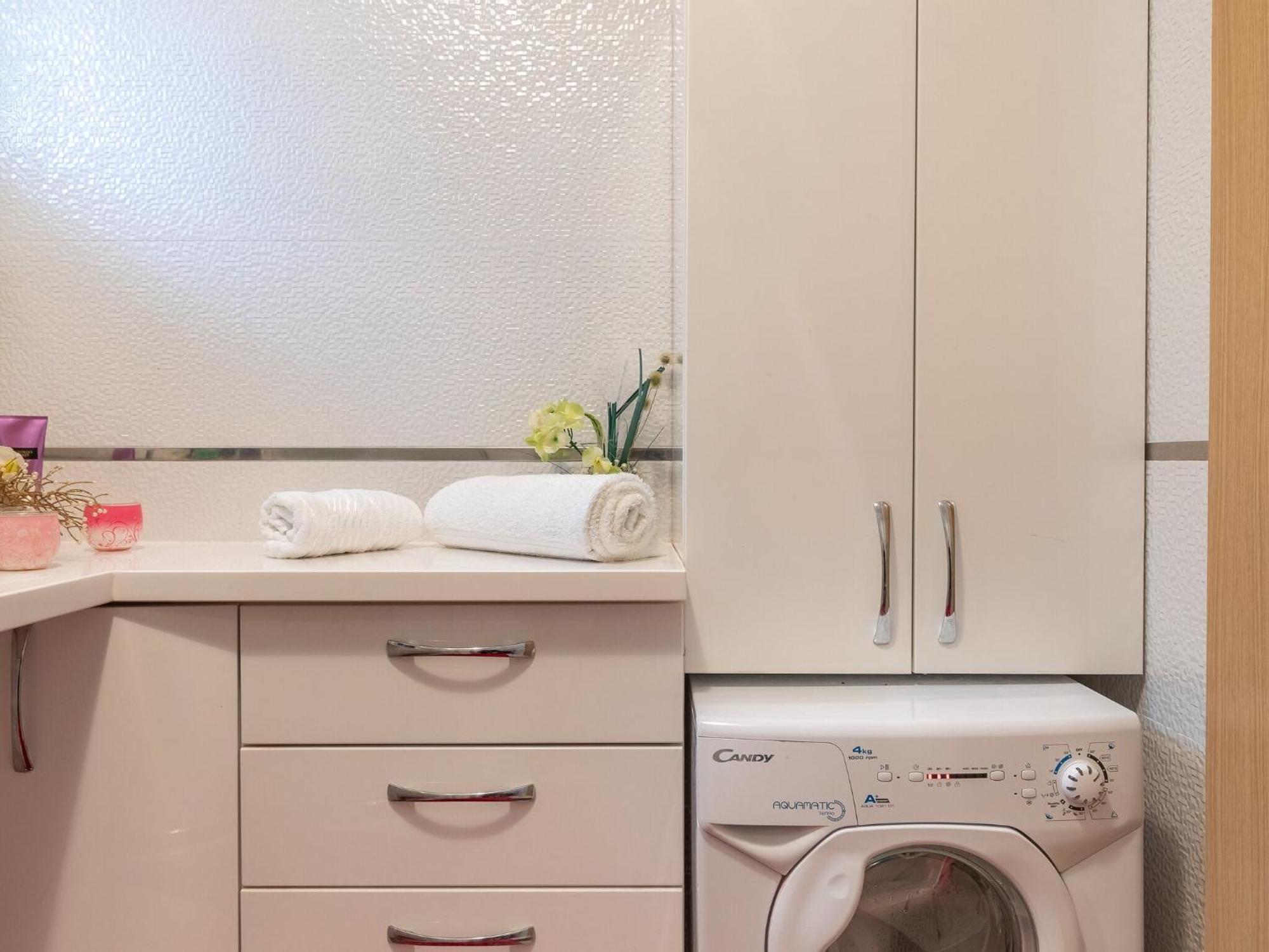Viva La - Two-bedroom With Shared Pool Apartment *